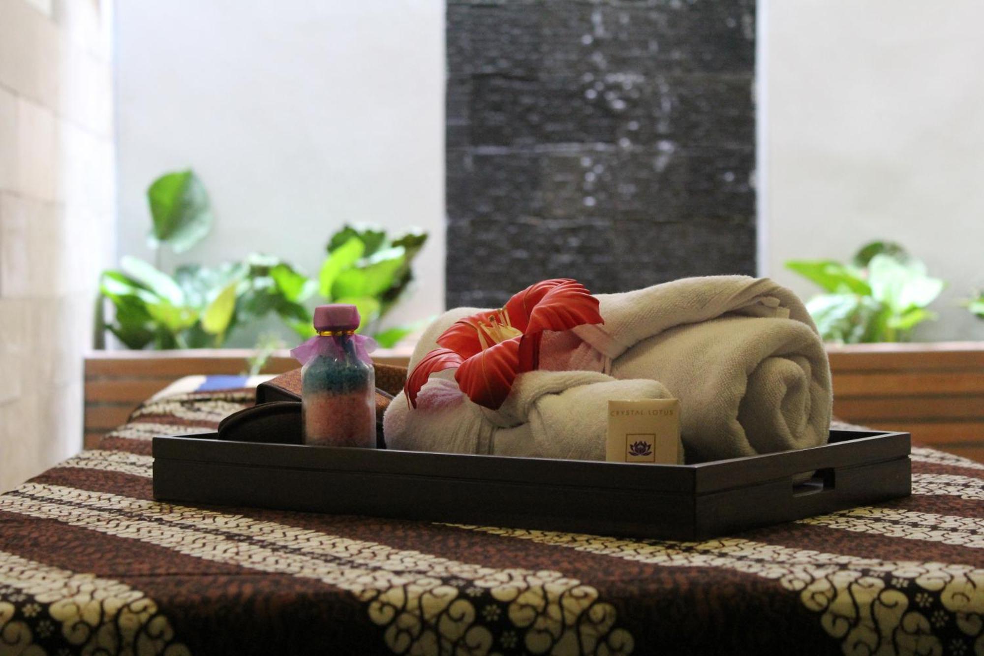 Crystal Lotus Hotel Yogyakarta Melati Exterior photo